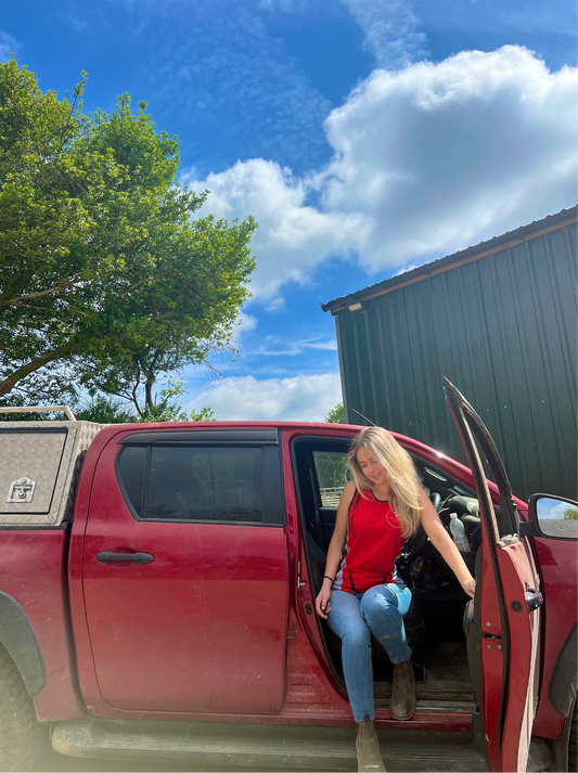 Women’s fitted Vests Cneifio