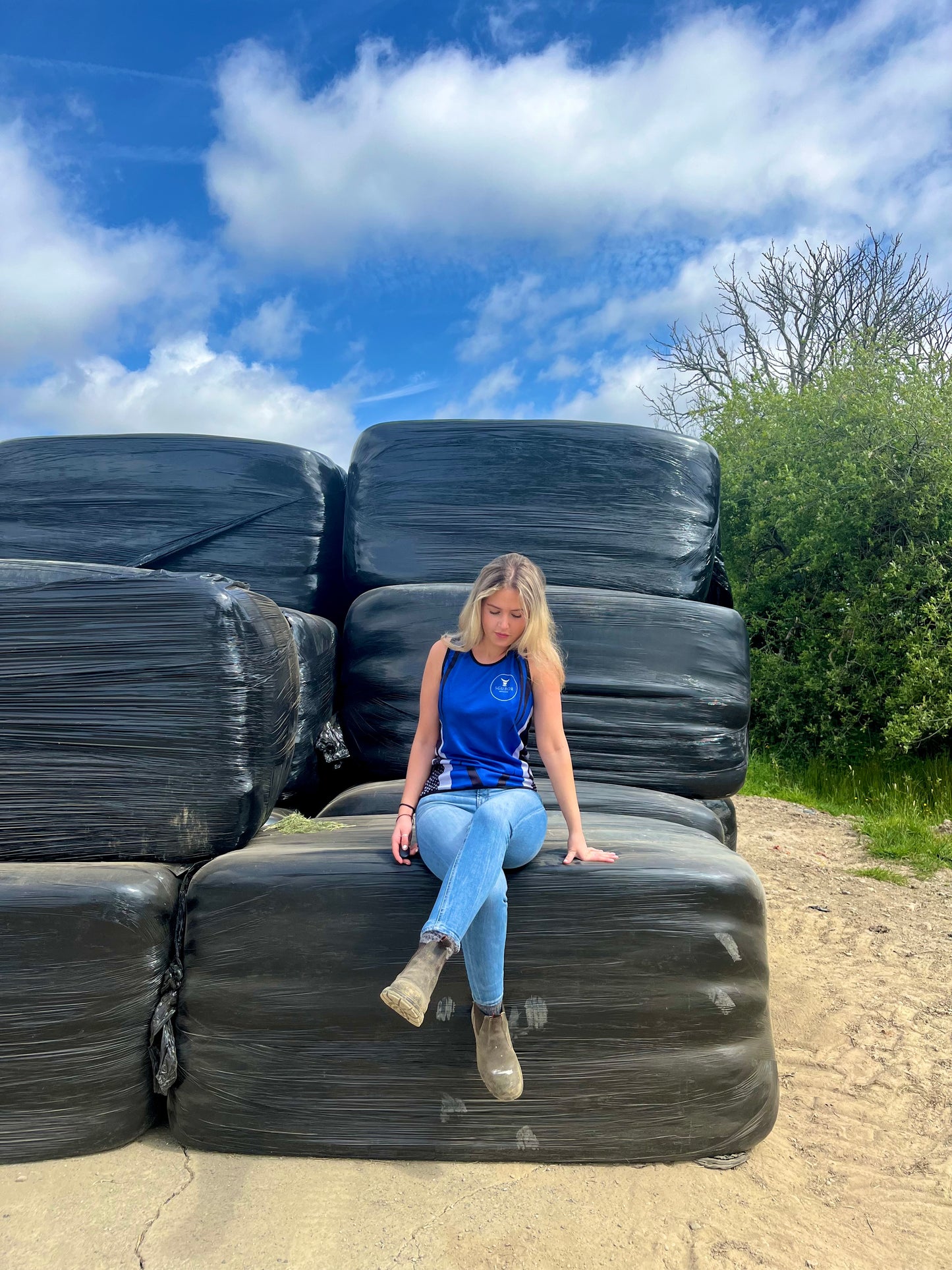 Women’s fitted Vests Cneifio